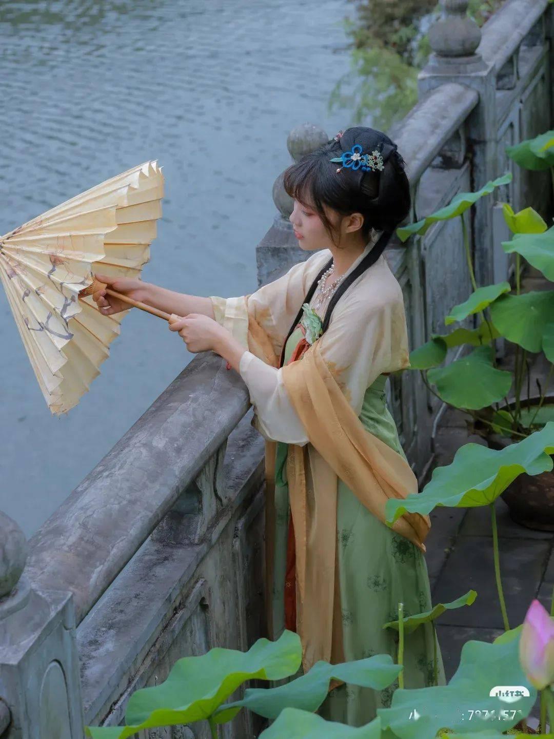集装箱货运船