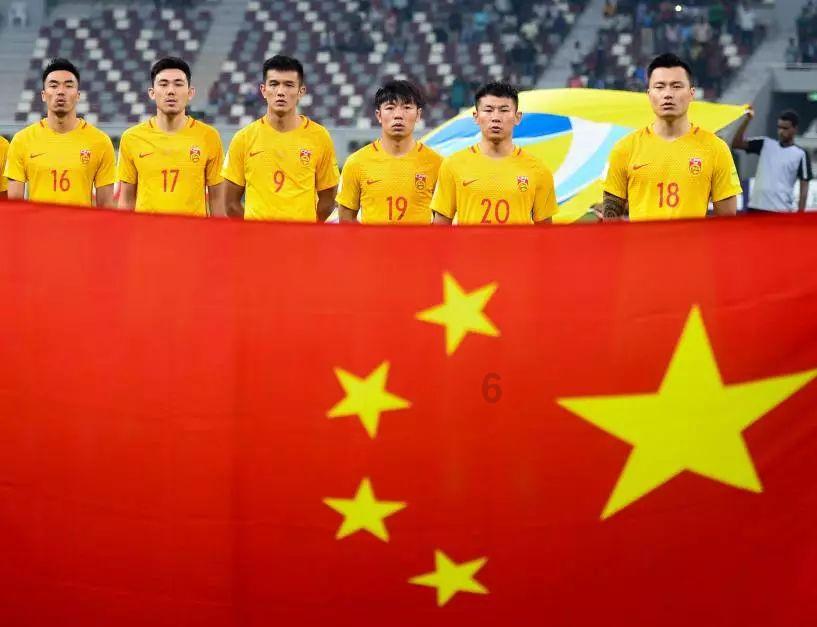 文明一分钟｜三口之家被困电梯 消防成功救援